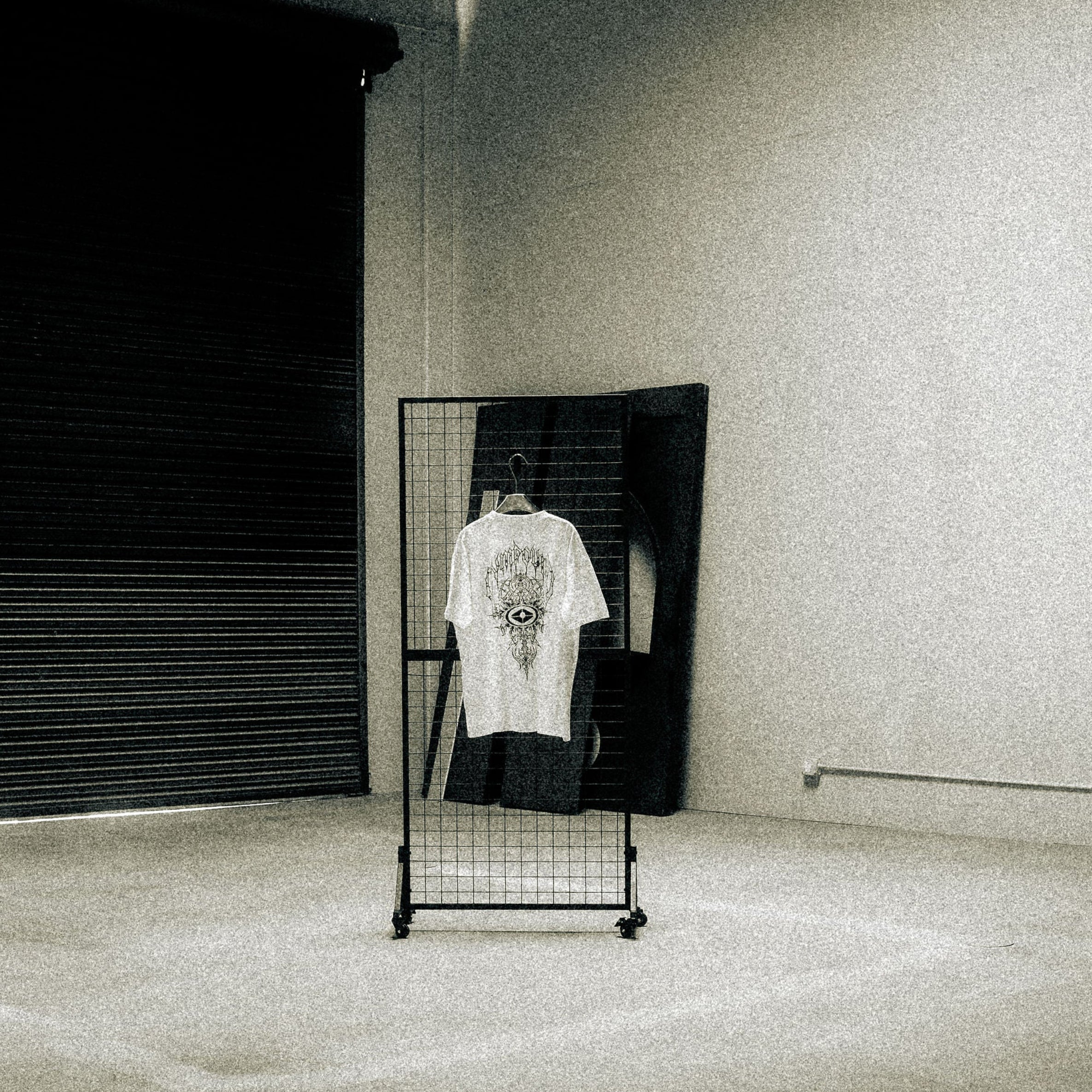 CVMPOUND Cyber T-shirt (Creme)